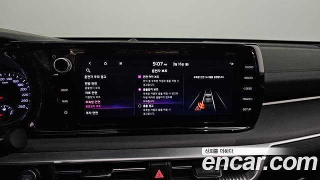 Kia K5 2022 — ფოტო 17/20