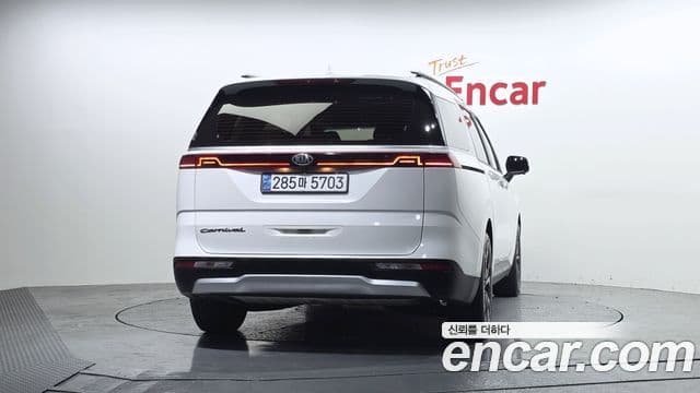 Kia Carnival 2021 — ფოტო 4/20