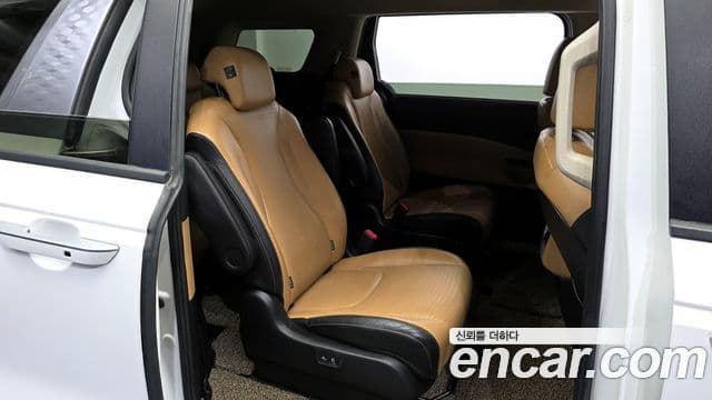 Kia Carnival 2021 — ფოტო 12/20