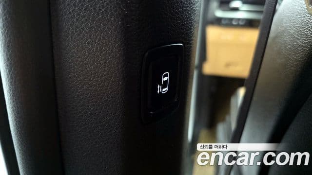 Kia Carnival 2021 — ფოტო 17/20