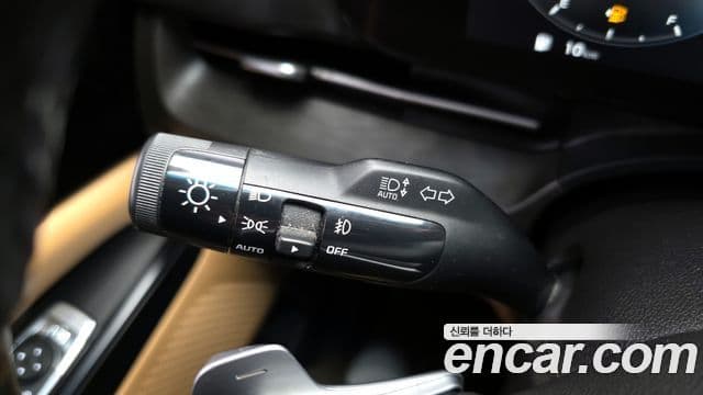 Kia Carnival 2021 — ფოტო 18/20