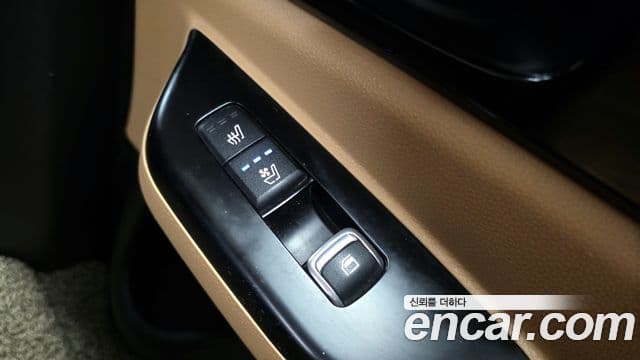 Kia Carnival 2021 — ფოტო 19/20