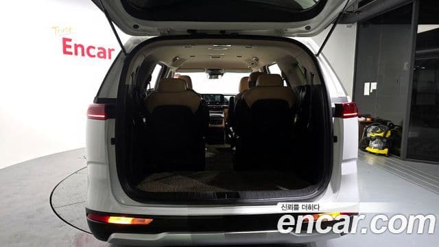 Kia Carnival 2021 — ფოტო 20/20