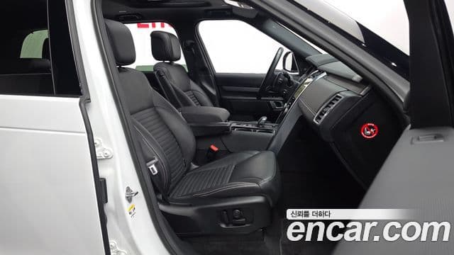 Land Rover Discovery 5 2023 — Photo 16/20