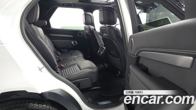 Land Rover Discovery 5 2023 — Photo 13/20