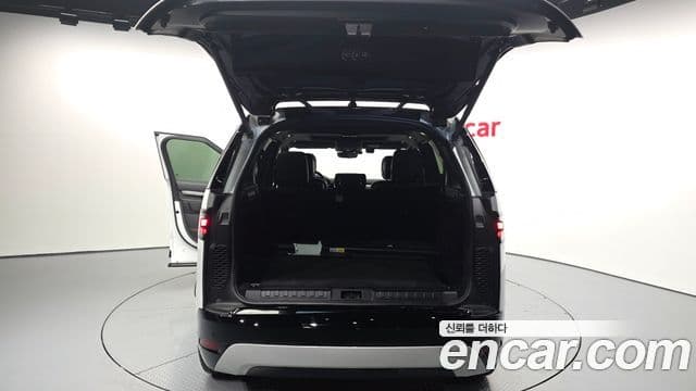 Land Rover Discovery 5 2023 — Photo 14/20