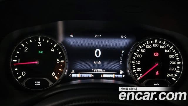 Jeep Renegade 2020 — Фото 8/20