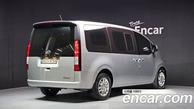Hyundai Staria 2023 — Фото 1/20