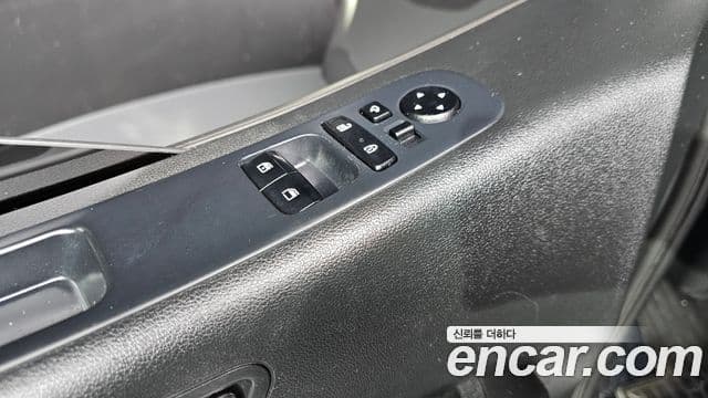 Hyundai Staria 2023 — Фото 17/20