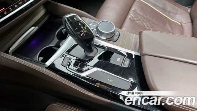 BMW 5 Series 2018 — Şəkil 9/20
