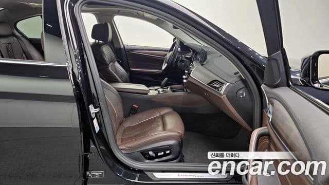 BMW 5 Series 2018 — Şəkil 10/20
