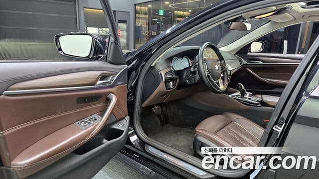 BMW 5 Series 2018 — Şəkil 11/20
