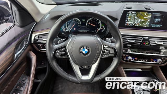 BMW 5 Series 2018 — Şəkil 14/20