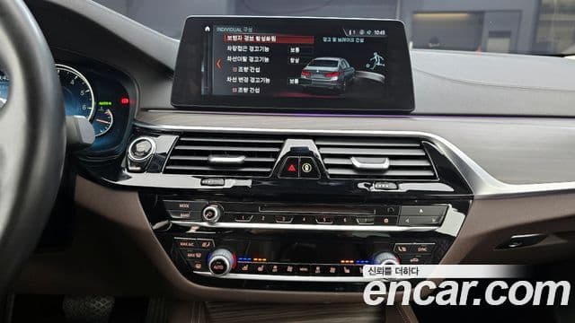 BMW 5 Series 2018 — Şəkil 15/20