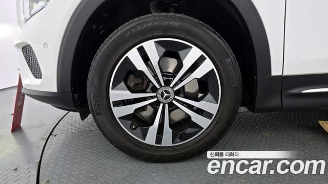 Mercedes-Benz GLB-Class 2021 — Photo 11/20