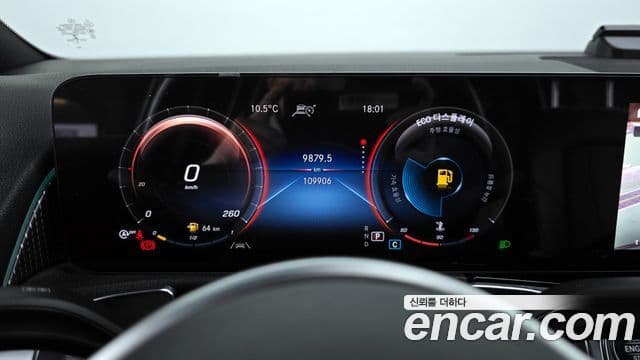 Mercedes-Benz GLB-Class 2021 — Photo 19/20