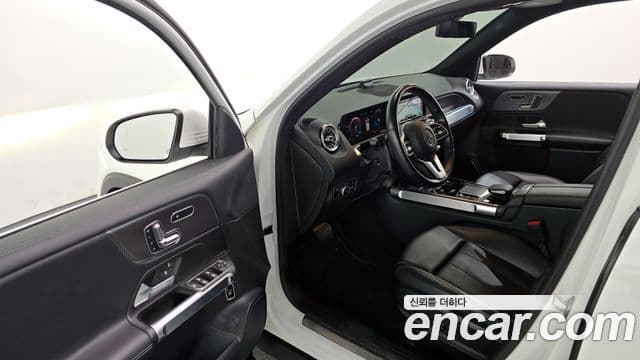 Mercedes-Benz GLB-Class 2021 — Photo 5/20