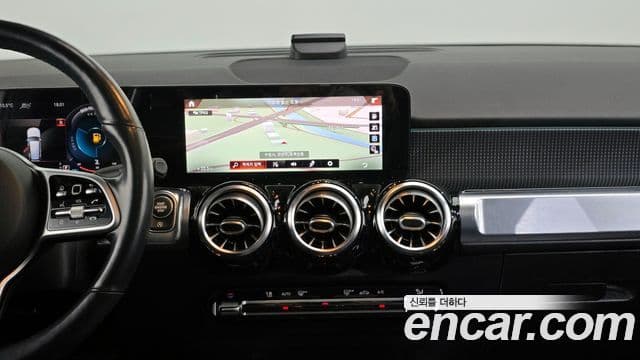 Mercedes-Benz GLB-Class 2021 — Photo 18/20