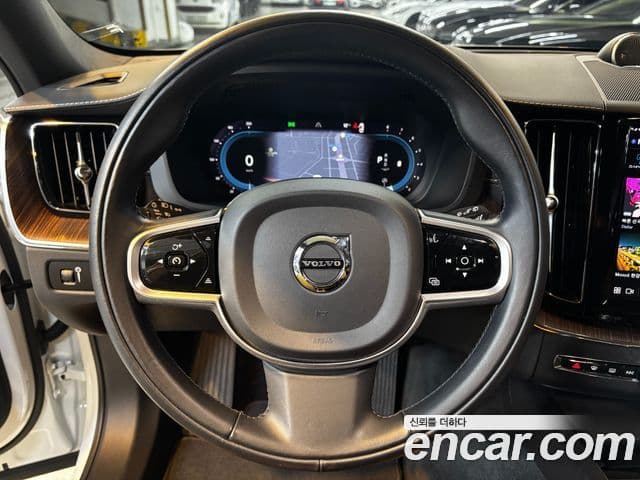 Volvo XC60 2022 — Şəkil 6/18