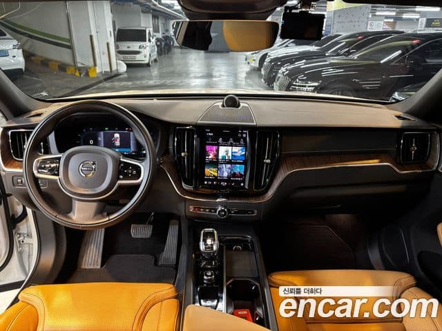 Volvo XC60 2022 — Şəkil 10/18