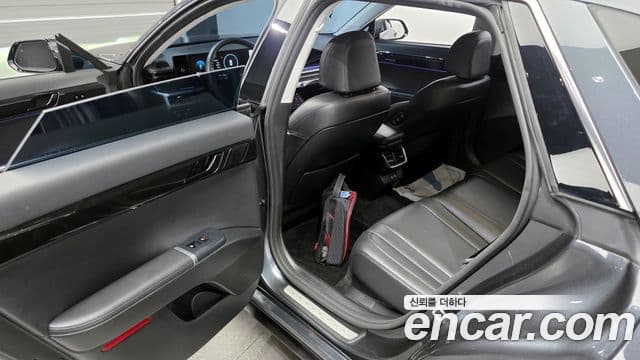 Hyundai Grandeur 2023 — ფოტო 11/20