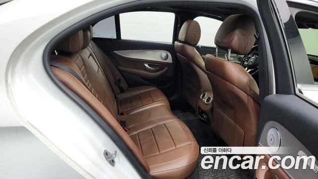 Mercedes-Benz E-Class 2019 — Şəkil 15/20