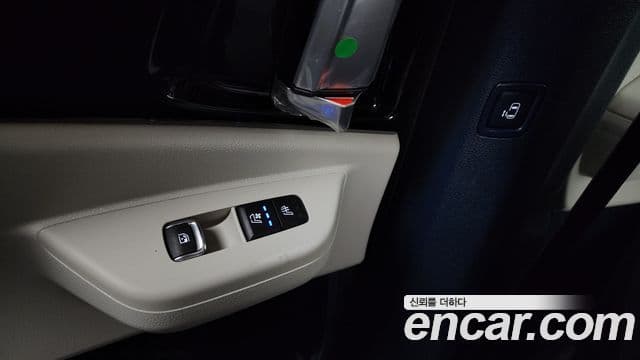 Kia Carnival 2024 — ფოტო 18/20