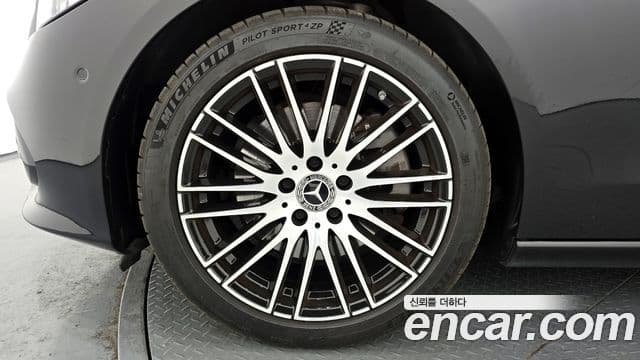 Mercedes-Benz C-Class 2024 — ფოტო 5/20