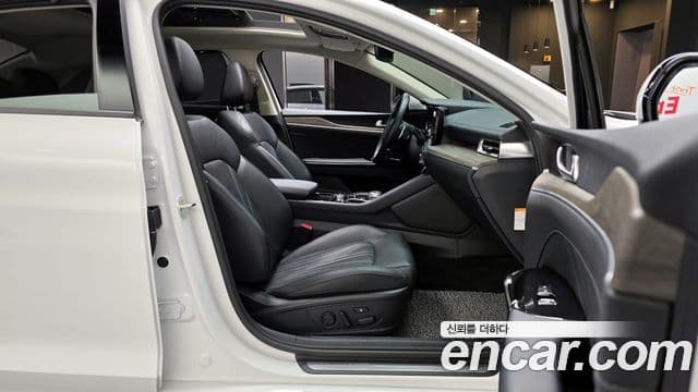 Kia K5 2023 — Şəkil 10/20