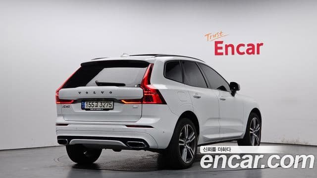 Volvo XC60 2021 — Photo 11/20