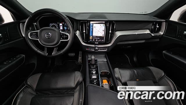 Volvo XC60 2021 — ფოტო 7/20