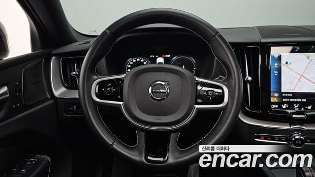 Volvo XC60 2021 — Photo 19/20