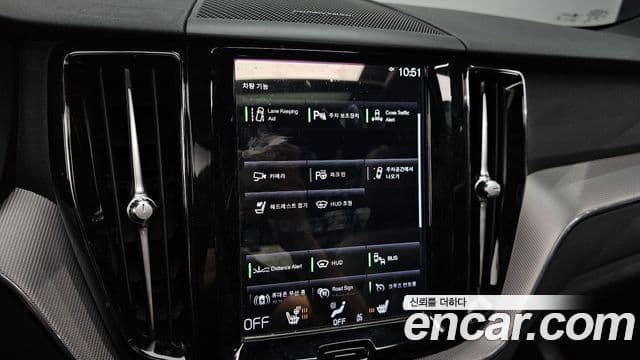 Volvo XC60 2021 — Photo 18/20