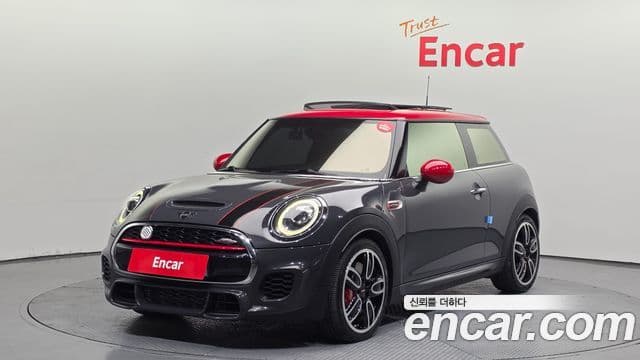 Mini Cooper S 2019 — Фото 1/20