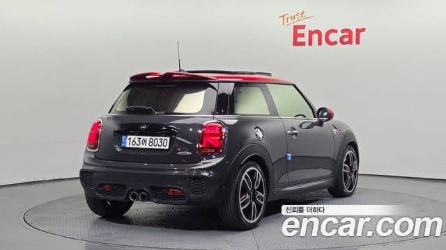 Mini Cooper S 2019 — Фото 2/20