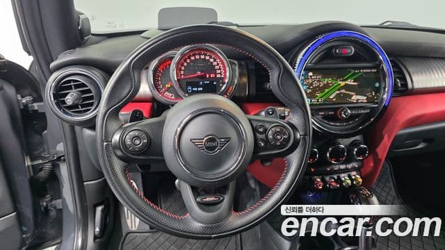 Mini Cooper S 2019 — Фото 15/20