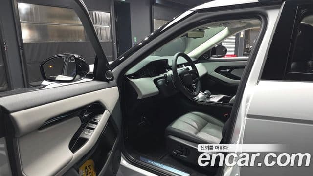 Land Rover Range Rover Evoque 2025 — ფოტო 10/20