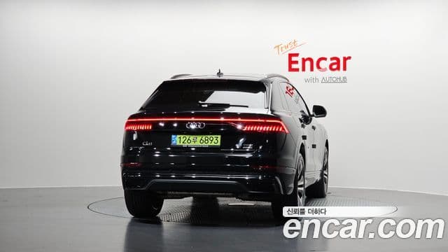 Audi Q8 2023 — Photo 12/20