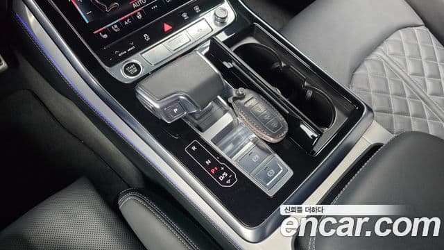 Audi Q8 2023 — Photo 16/20