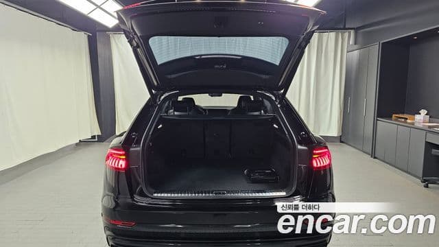 Audi Q8 2023 — Photo 19/20