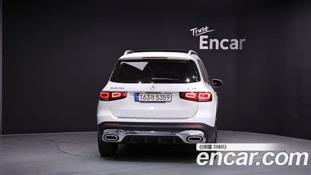 Mercedes-Benz GLB-Class 2021 — ფოტო 4/20