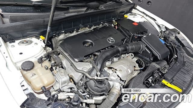 Mercedes-Benz GLB-Class 2021 — ფოტო 6/20