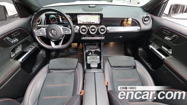 Mercedes-Benz GLB-Class 2021 — ფოტო 7/20