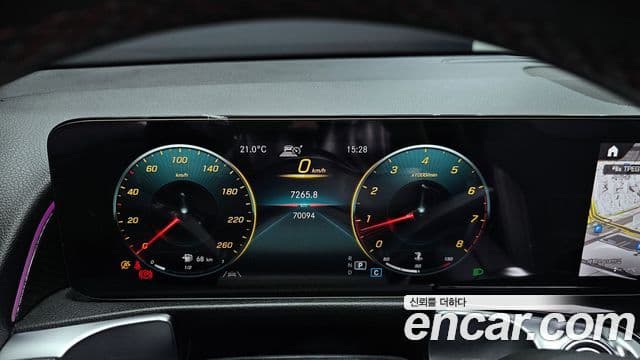 Mercedes-Benz GLB-Class 2021 — ფოტო 8/20