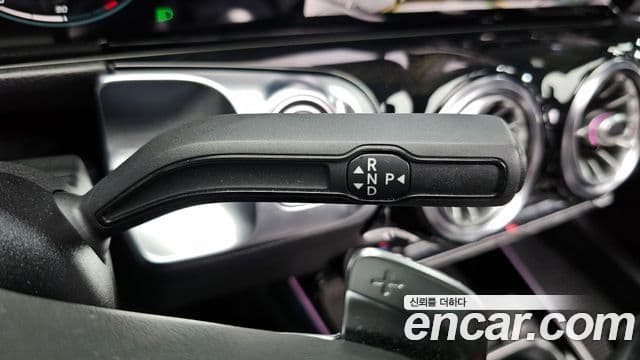 Mercedes-Benz GLB-Class 2021 — ფოტო 9/20