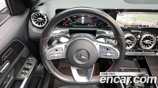 Mercedes-Benz GLB-Class 2021 — ფოტო 13/20
