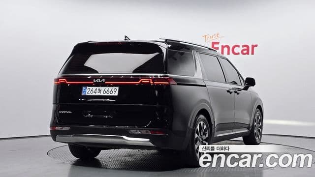 Kia Carnival 2022 — фото 2 из 20
