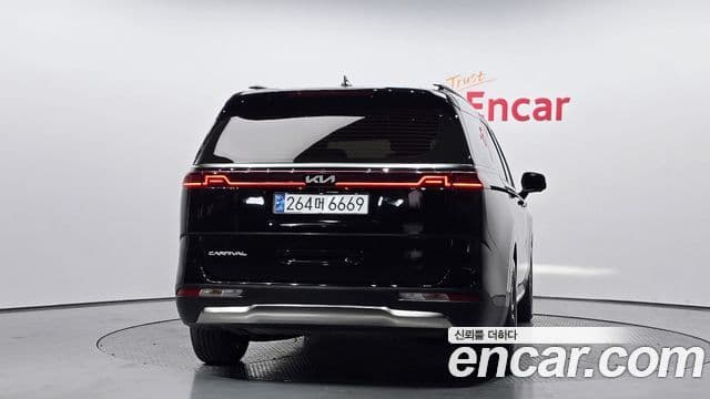 Kia Carnival 2022 — фото 4 из 20