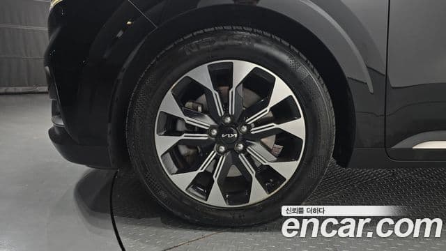Kia Carnival 2022 — фото 5 из 20