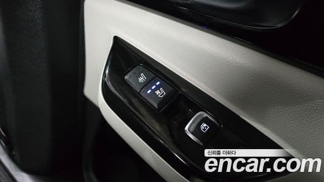 Kia Carnival 2022 — фото 18 из 20
